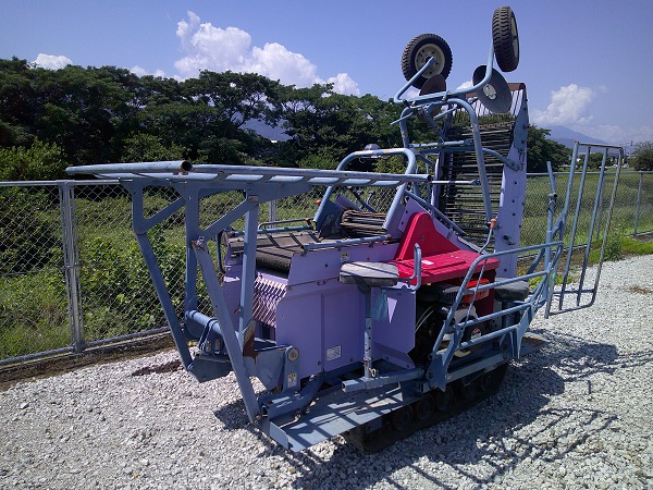 ◇徳島 ポテカルゴ GS600 ニプロ/松山 自走式芋掘取機 掘取機 中古