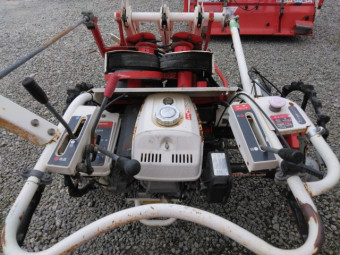 玉ねぎ掘取機 HT2
