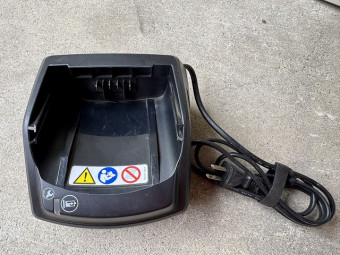 電動チェーンソー MSA120C