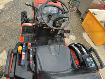 トラクター BULLSTAR JB19X