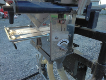 肥料散布機 サンソワー Xs F4