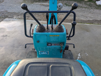 バックホー K-008