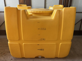 業務用ポリタンク 300L