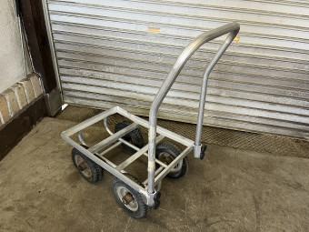 アルミハウスカー