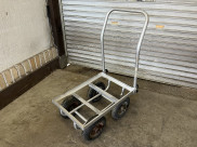 アルミハウスカー