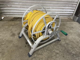 ホース巻取り器