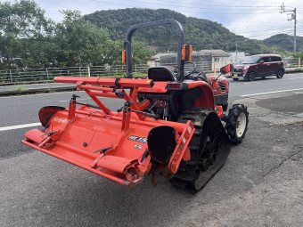 トラクター T240D