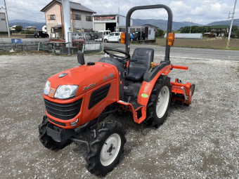 トラクター BULLSTAR JB16