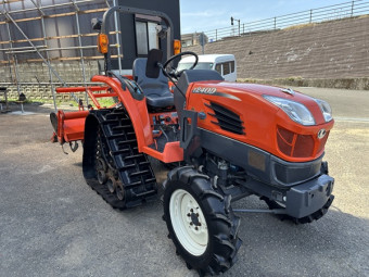 4駆トラクター T240D