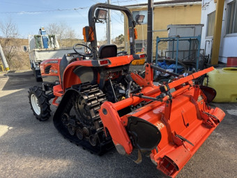 4駆トラクター T240D