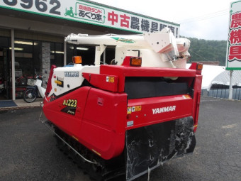 ヤンマーコンバインAJ223