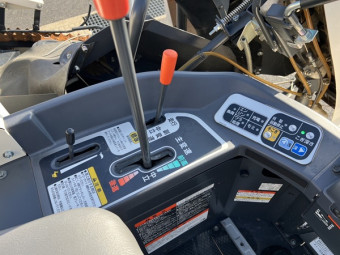 自脱型コンバイン / V214