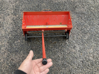 手押播種機 / 不明