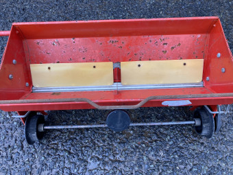 手押播種機 / 不明