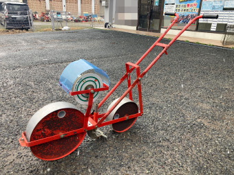 手押播種機 / TAPE SEEDER